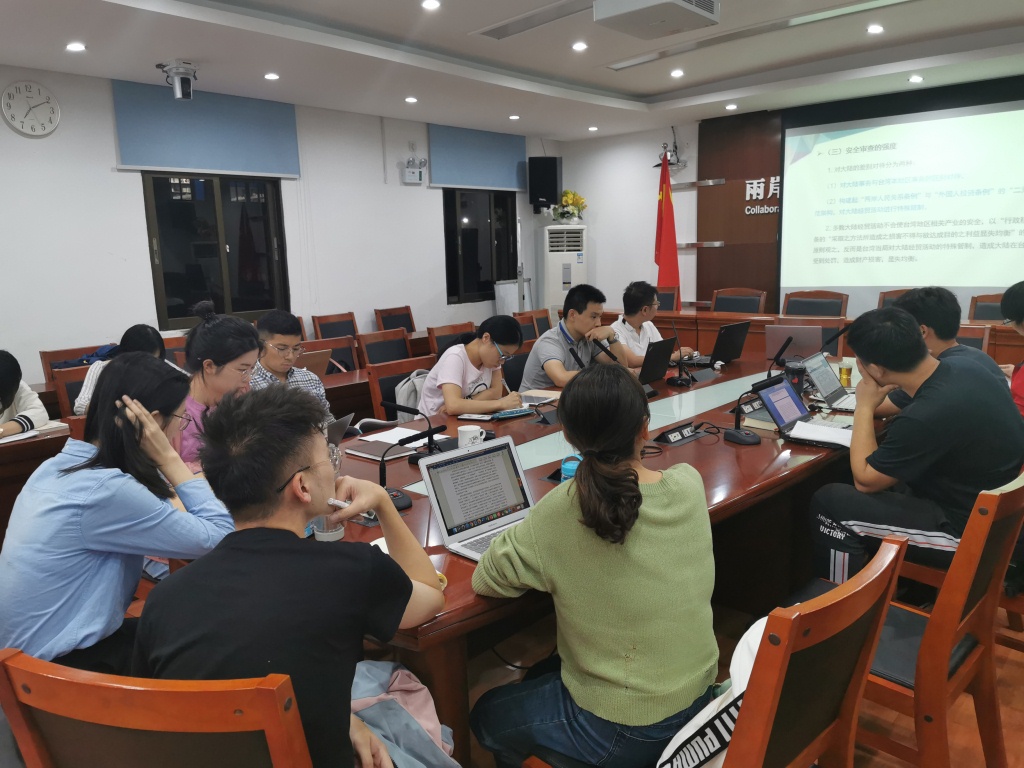 图2 与会师生展开讨论.jpeg