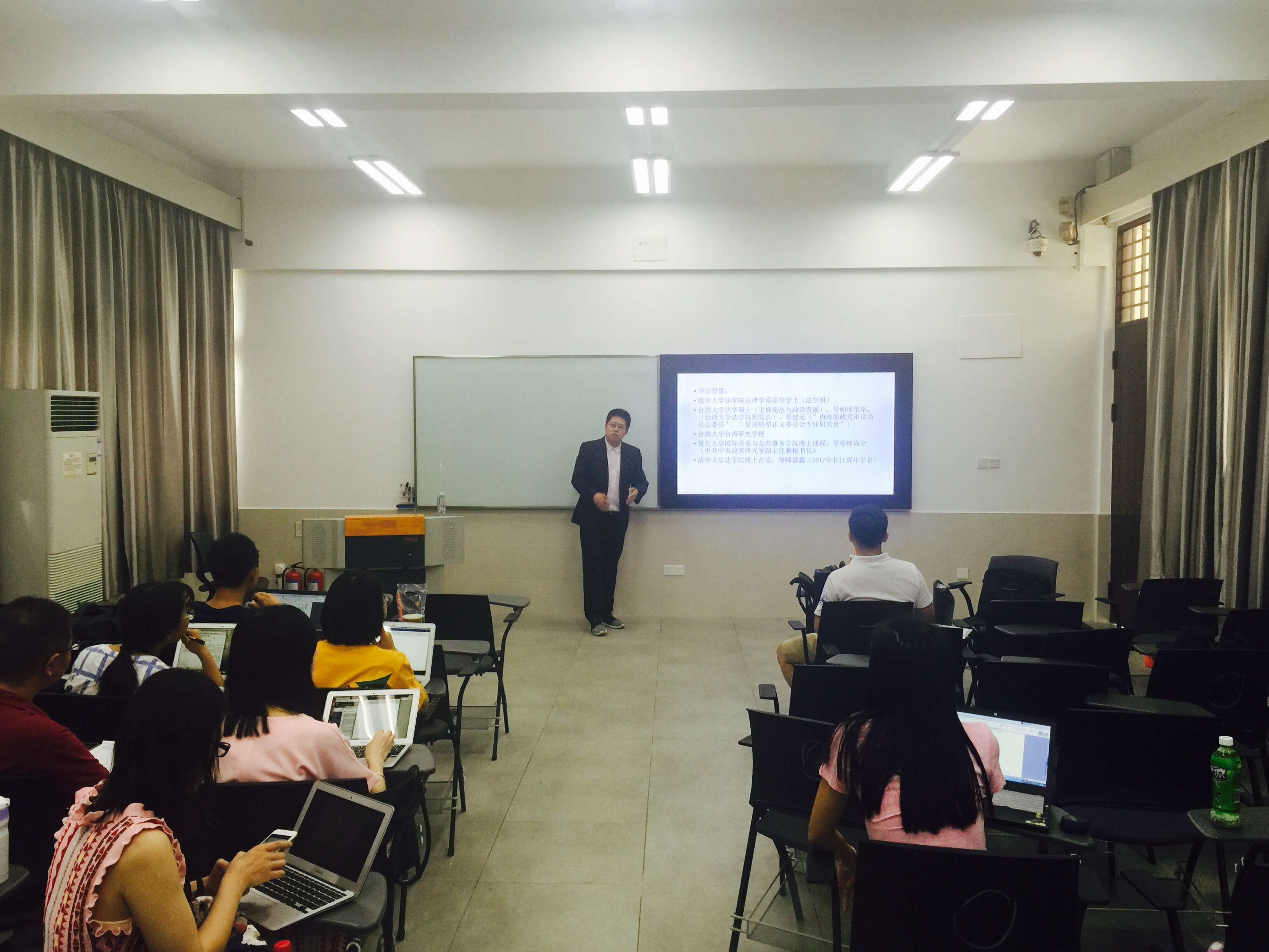 20180615 第二十一期“两岸关系法治”沙龙聚焦台湾政党法制新发展.jpg